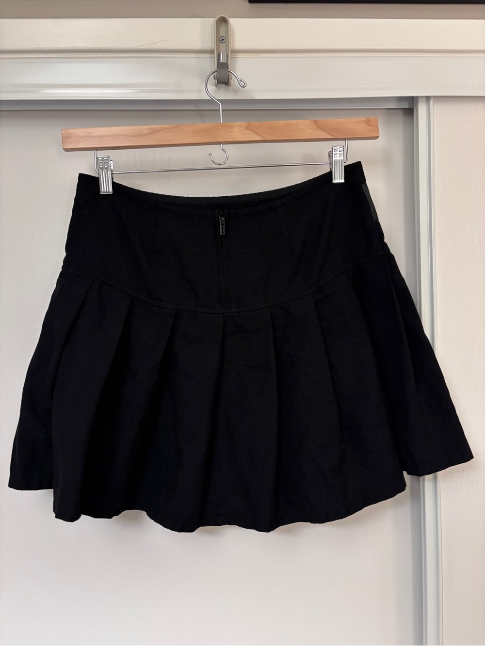 Royal Bones Y2K Emo Mini Skirt Size Large Black Pleated Chain Faux Leather Logo - Picture 2 of 10